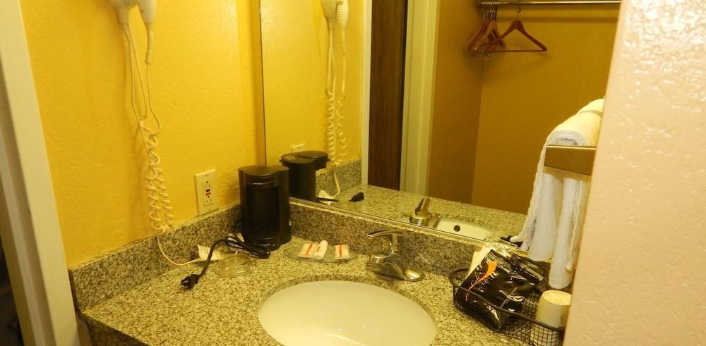 SUPER 8 AMARILLO CENTRAL TX photo 4
