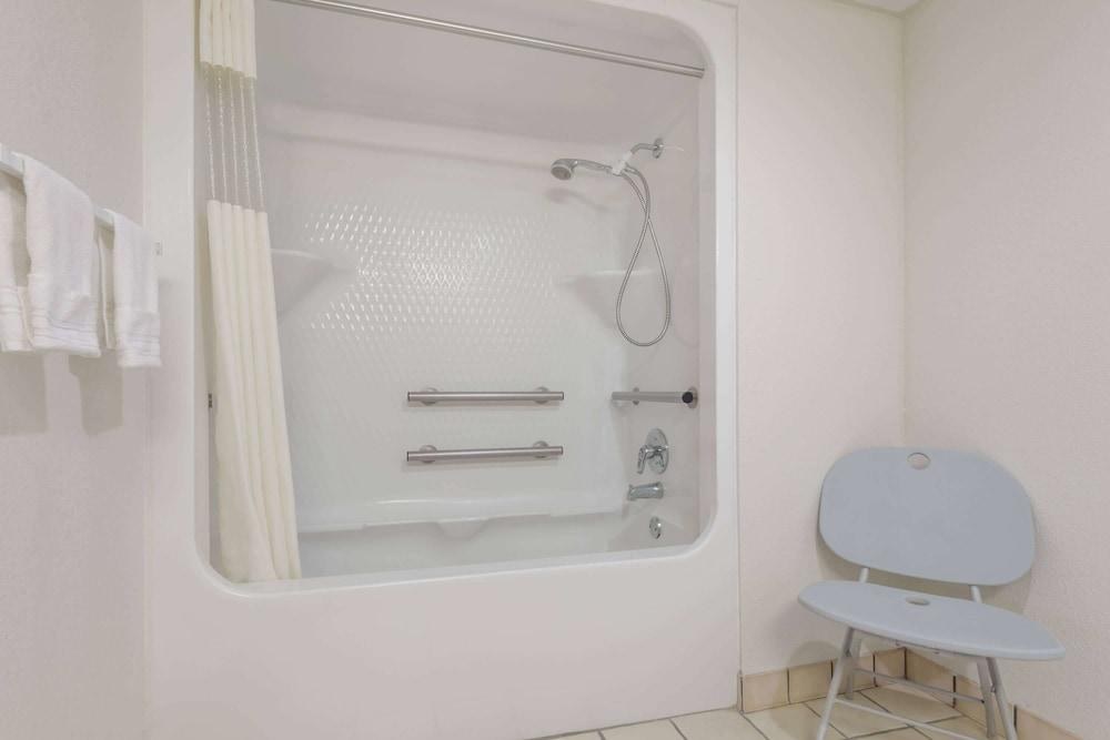DAYS INN AMARILLO - MEDICAL CENTER photo 3