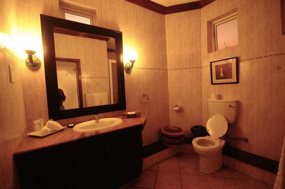 AANARI HOTEL & SPA photo 2