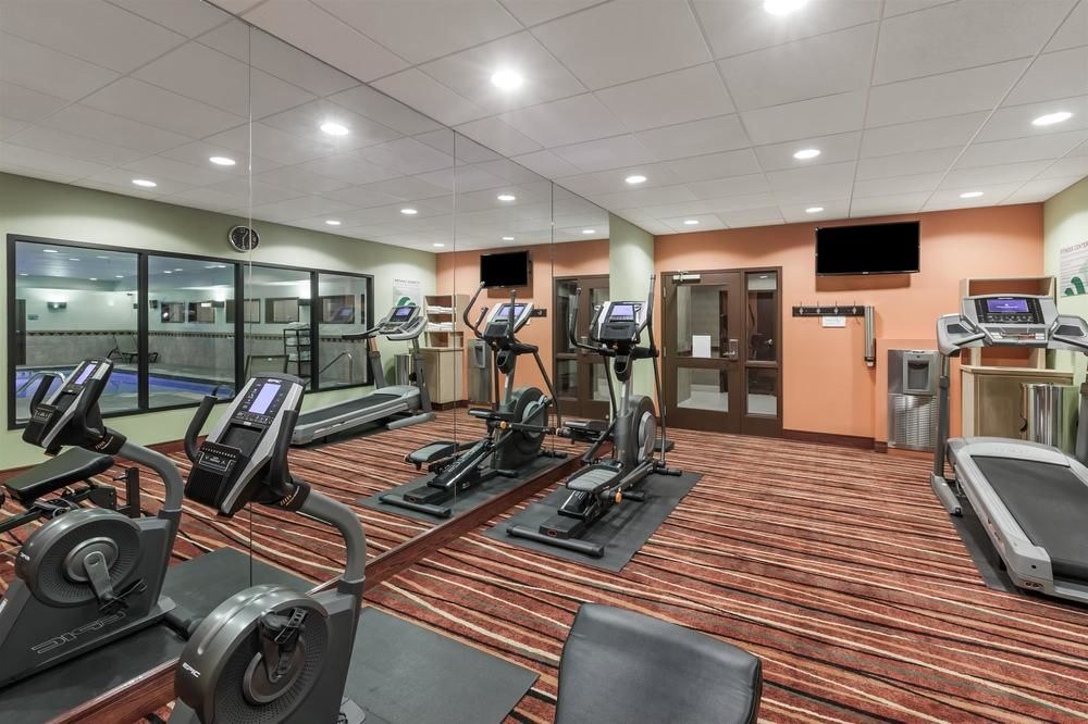 La Quinta Inn & Suites by Wyndham Tulsa Midtown photo 1