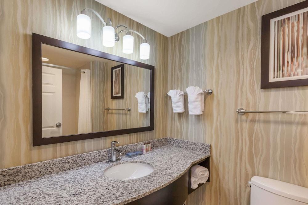 La Quinta Inn & Suites by Wyndham Tulsa Midtown photo 3