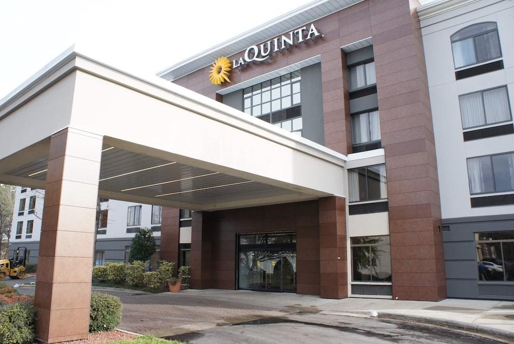 La Quinta Inn & Suites by Wyndham Raleigh Downtown North