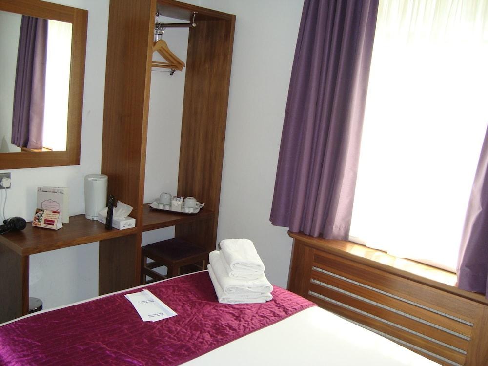 Ambassadors Hotel photo 3