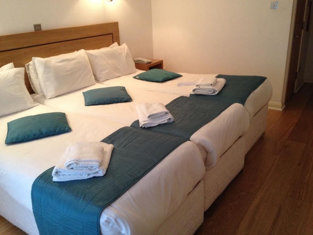 Ambassadors Hotel photo 4