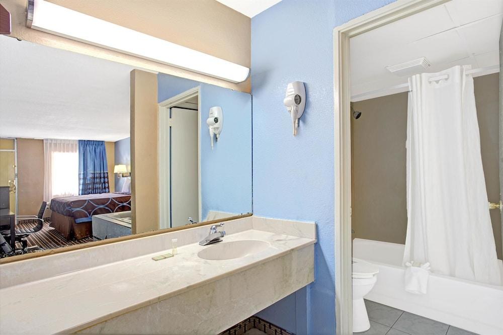 Quality Inn Memphis Downtown photo 2