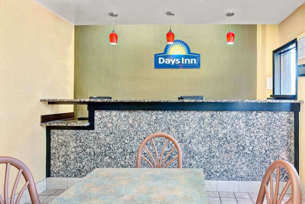 DAYS INN BY WYNDHAM CHARLOTTE NORTHLAKE photo 1
