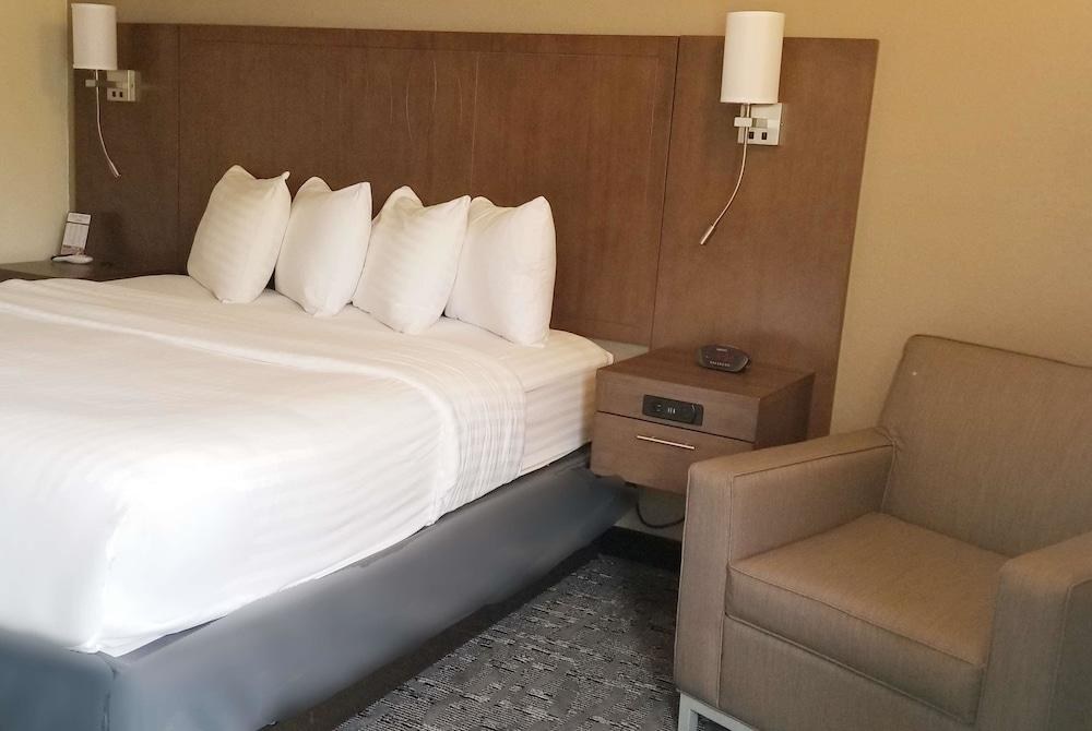 BAYMONT INN & SUITES DES MOINES NORTH photo 4