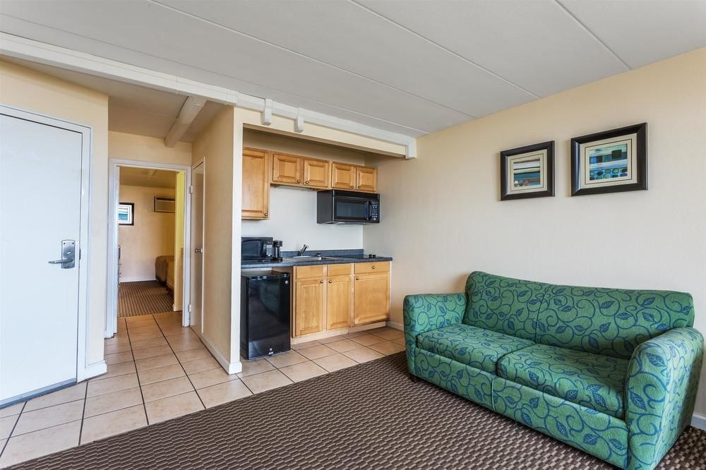 TRAVELODGE SUITES VIRGINIA BEACH OCEANFRONT photo 1