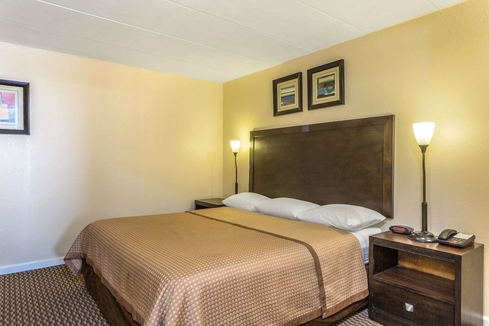TRAVELODGE SUITES VIRGINIA BEACH OCEANFRONT photo 3