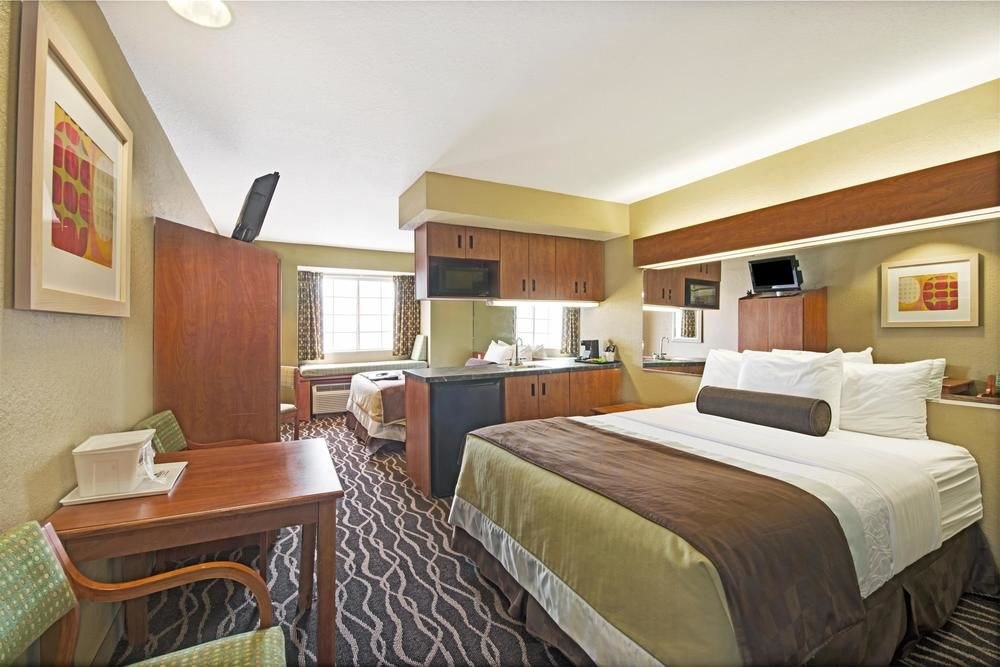 Super 8 by Wyndham San Antonio Downtown NE photo 1