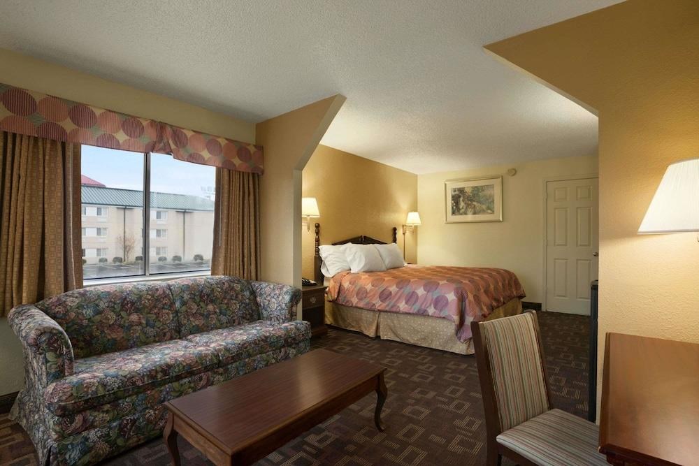 Days Inn by Wyndham Nashville Airport photo 4