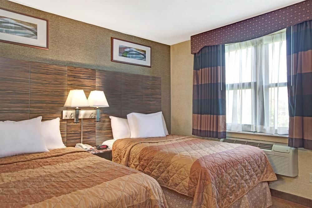 DAYS INN BROOKLYN