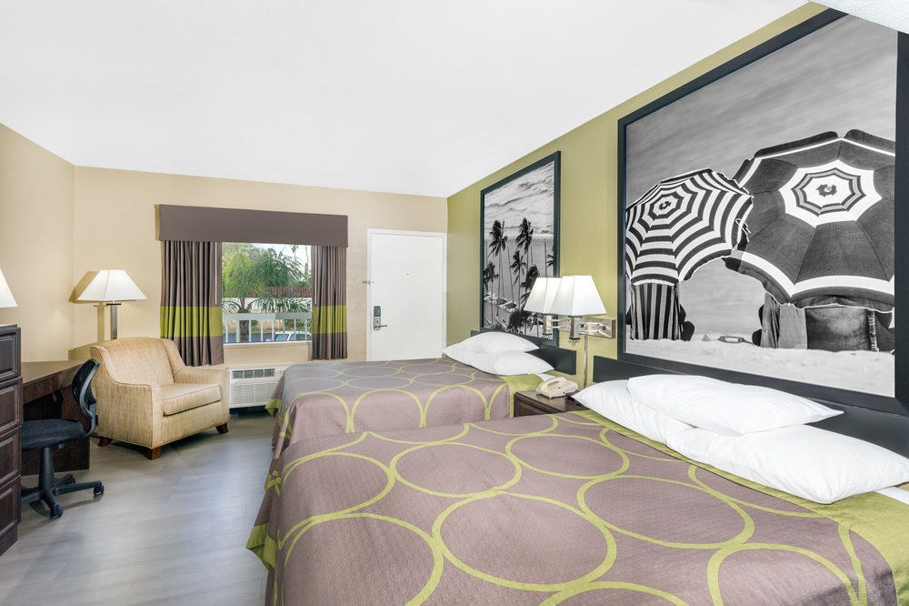 Super 8 by Wyndham Sarasota Near Siesta Key photo 1