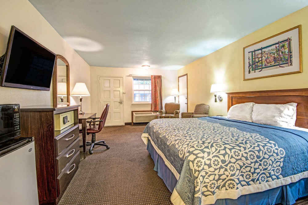 DAYS INN AUSTIN/UNIVERSITY/DOWNTOWN photo 1
