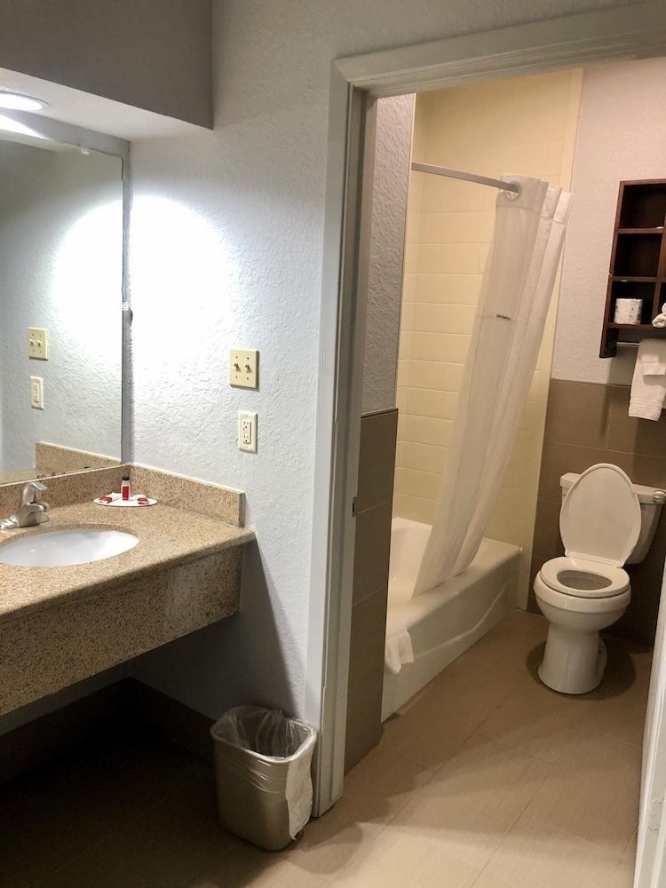 SUPER 8 HOUSTON HOBBY AIRPORT SOUTH photo 3