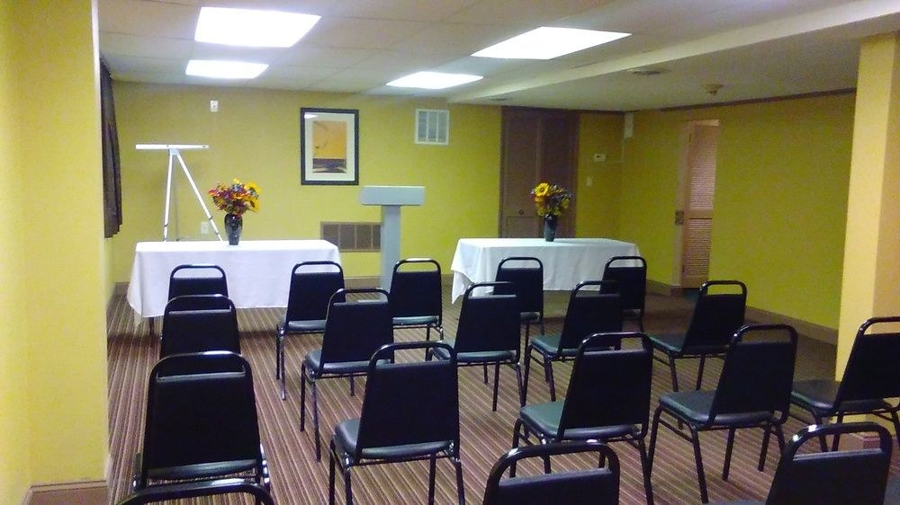 DAYS INN CLEVELAND LAKEWOOD photo 1