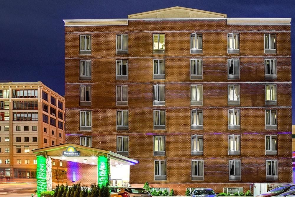 DAYS INN LONG ISLAND CITY photo 2