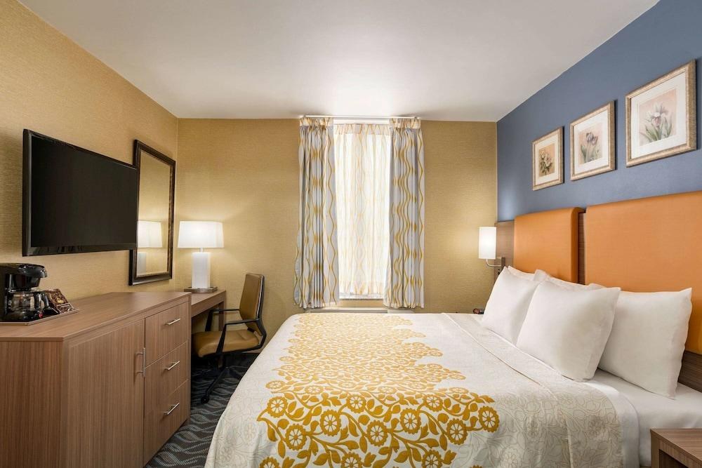 DAYS INN LONG ISLAND CITY photo 3
