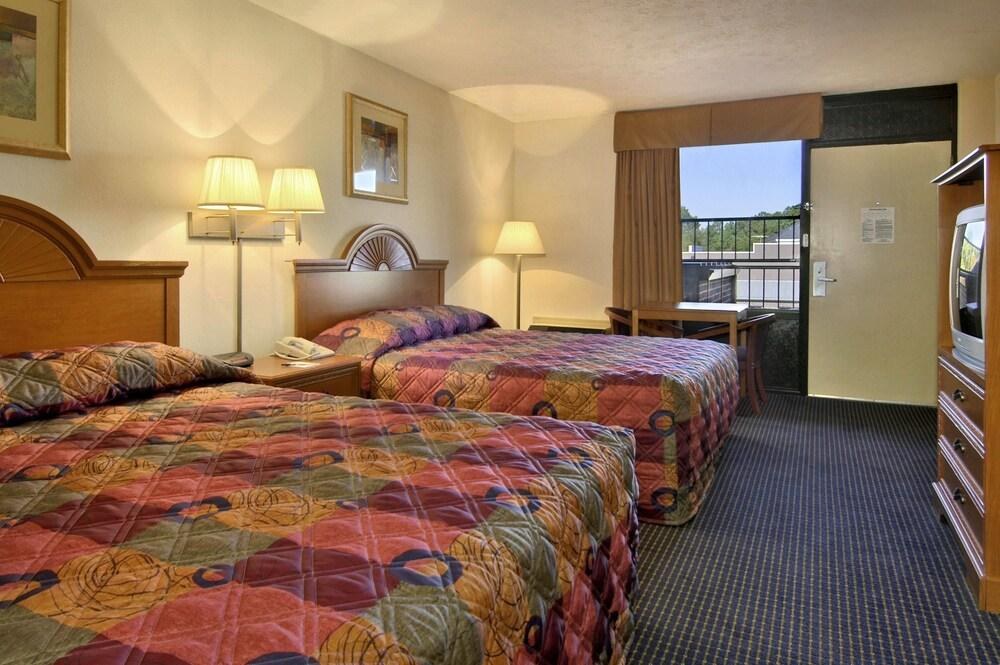 TRAVELODGE INN & SUITES BY WYNDHAM HISTORIC AREA photo 4