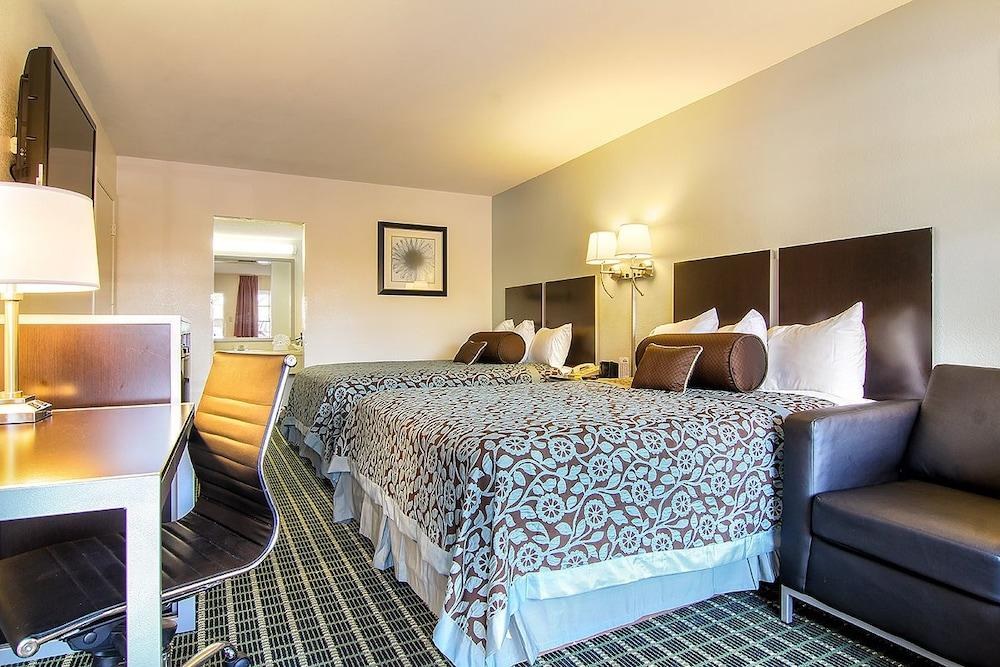 DAYS INN MARKET CENTER DALLAS photo 4