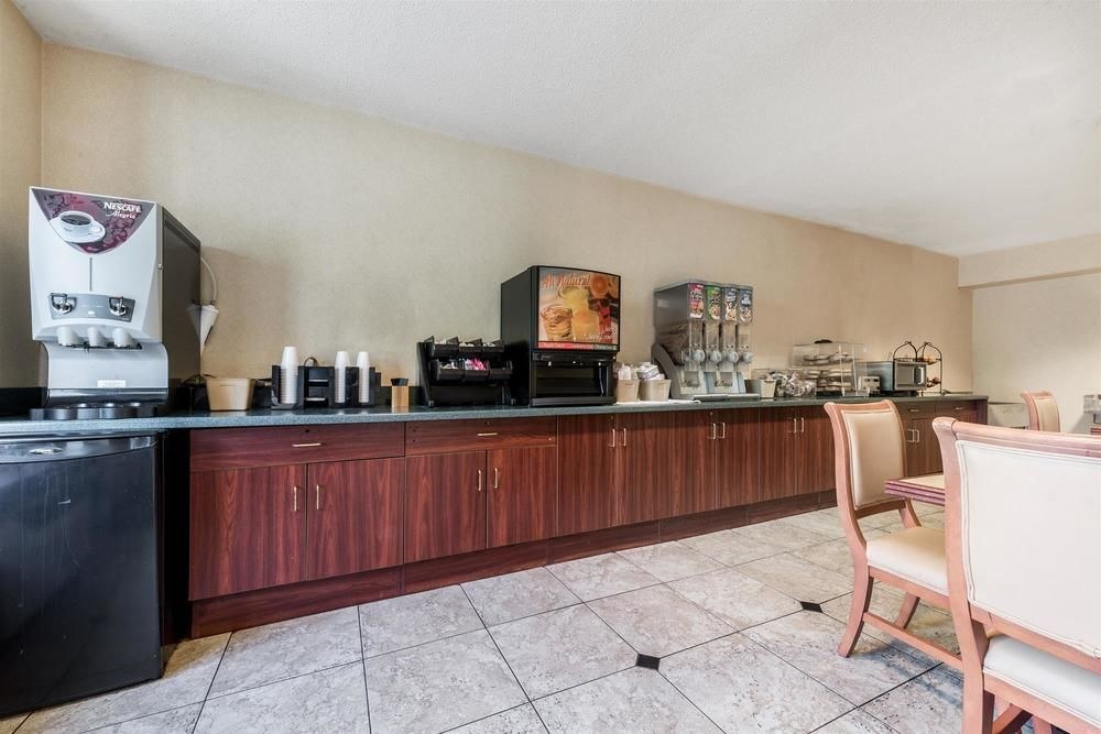 MICROTEL INN & SUITES BY WYNDHAM PHILADELPHIA AIRP photo 1