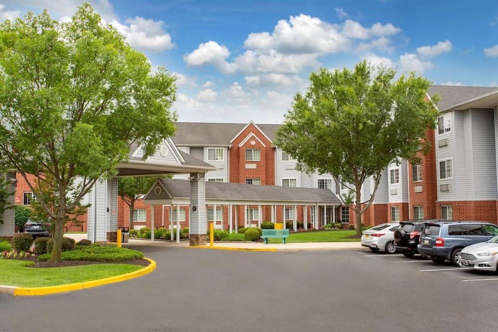 MICROTEL INN & SUITES BY WYNDHAM PHILADELPHIA AIRP photo 3