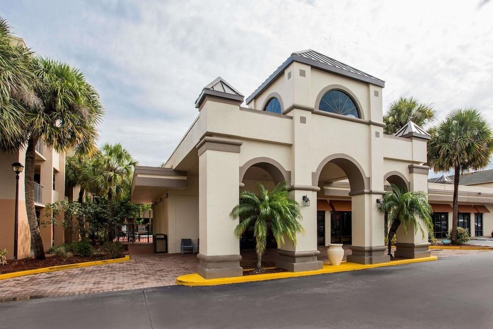 Days Inn & Suites by Wyndham Orlando Airport photo 4