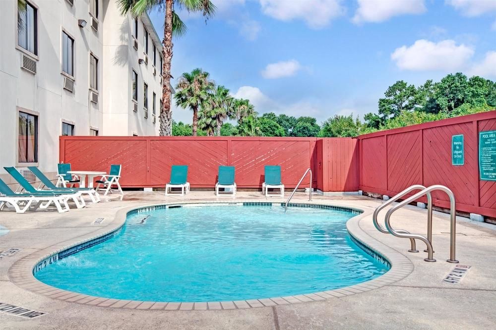 DAYS INN AND SUITES HOUSTON NORTH/ALDINE photo 1