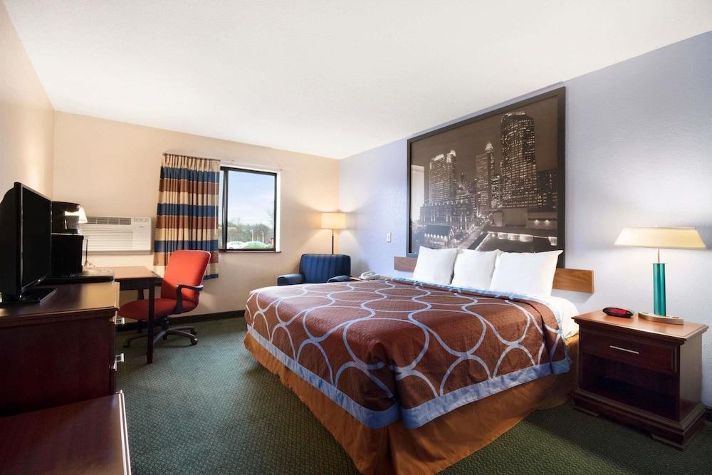 SUPER 8 BY WYNDHAM CHARLOTTE UNIVERSITY photo 1