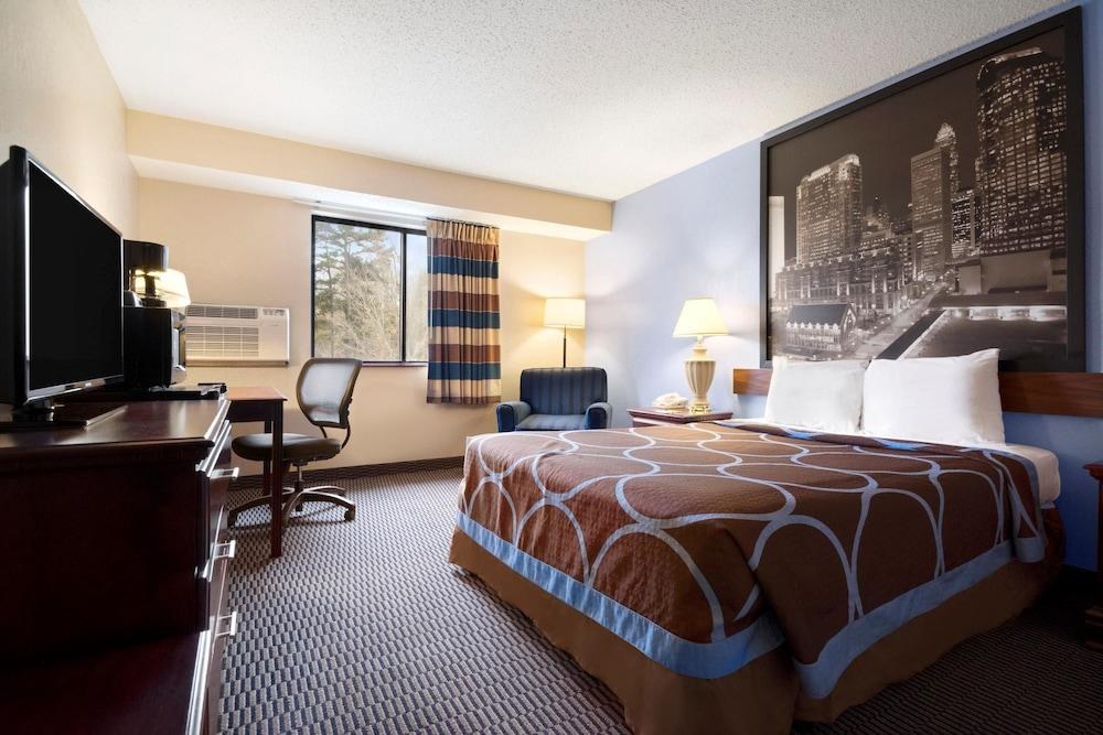 SUPER 8 BY WYNDHAM CHARLOTTE UNIVERSITY photo 2