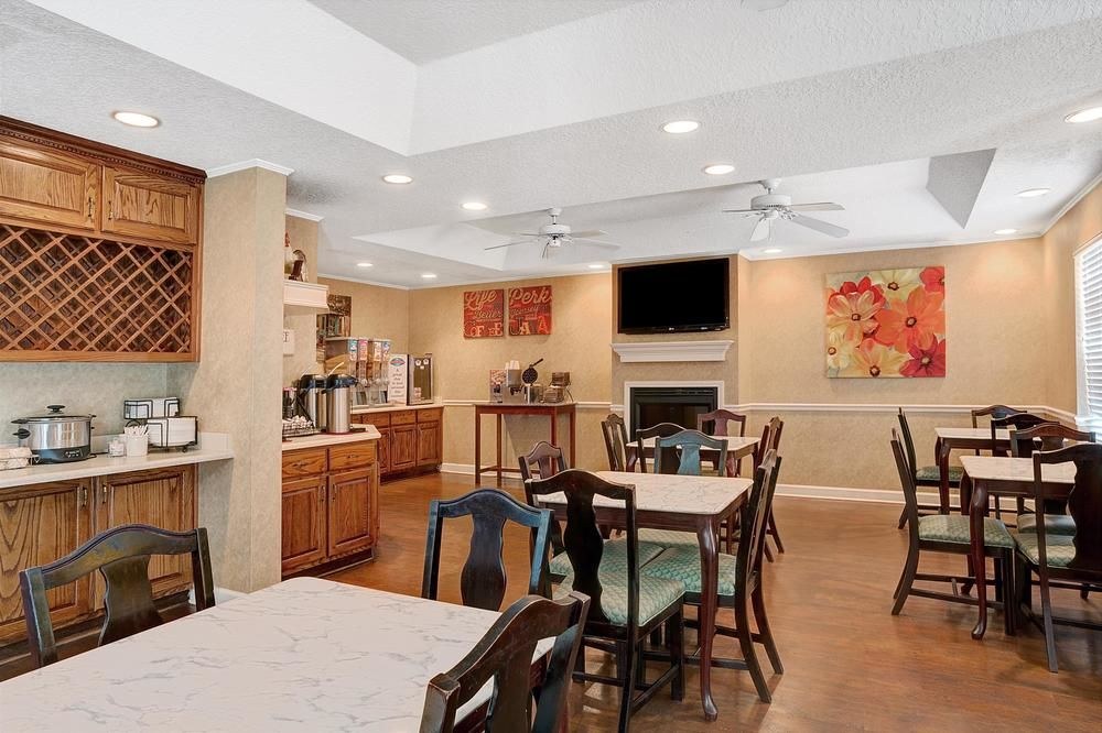 BAYMONT BY WYNDHAM JACKSONVILLE/BUTLER BLVD photo 1
