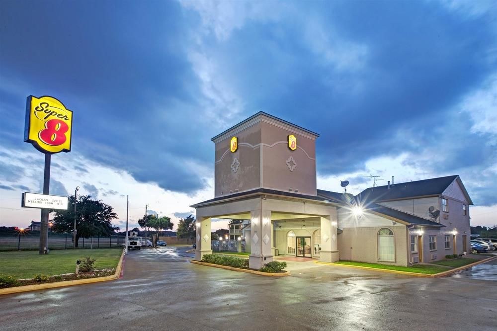 SUPER 8 BY WYNDHAM DALLAS EAST photo 1