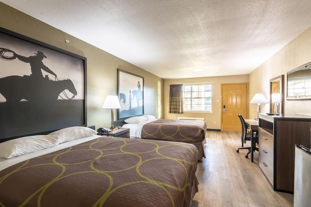 SUPER 8 BY WYNDHAM DALLAS EAST photo 2