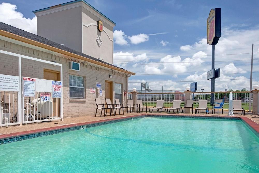 SUPER 8 BY WYNDHAM DALLAS EAST photo 4