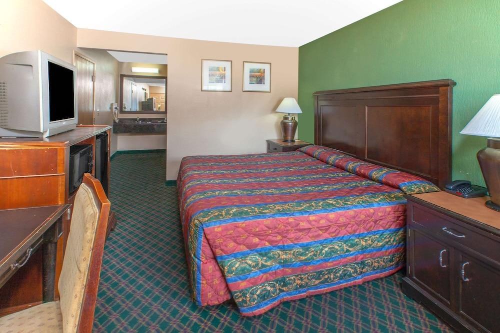 KNIGHTS INN FORT WORTH TX