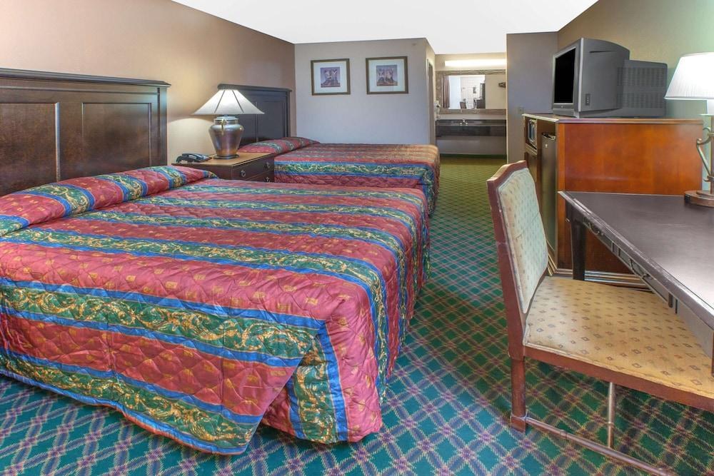 KNIGHTS INN FORT WORTH TX photo 3