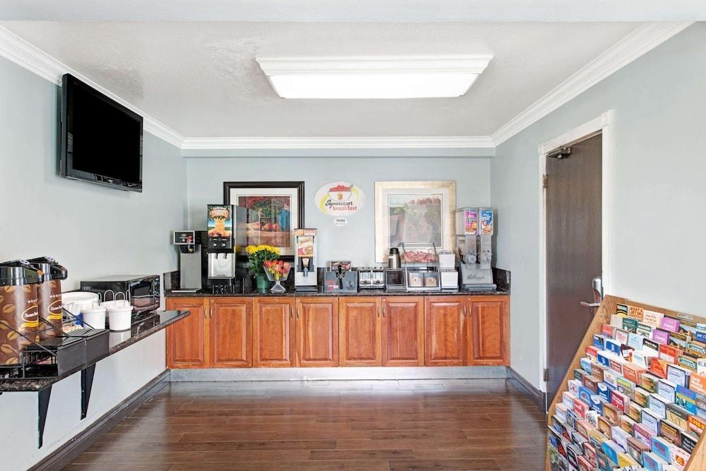 SUPER 8 SACRAMENTO/FLORIN RD photo 3