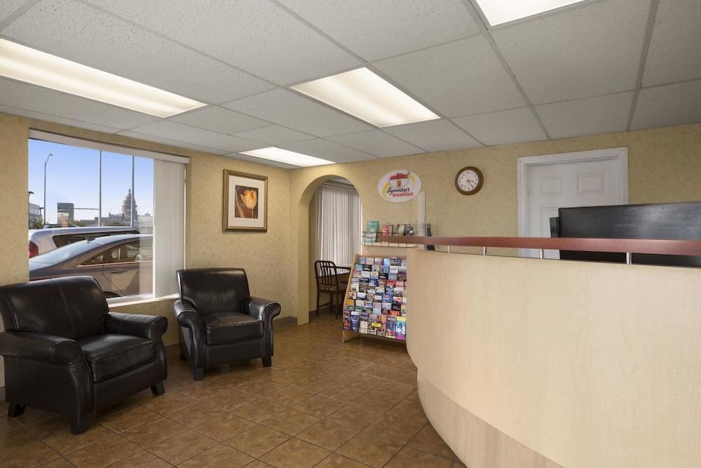 SUPER 8 AUSTIN DOWNTOWN/CAPITOL AREA photo 2