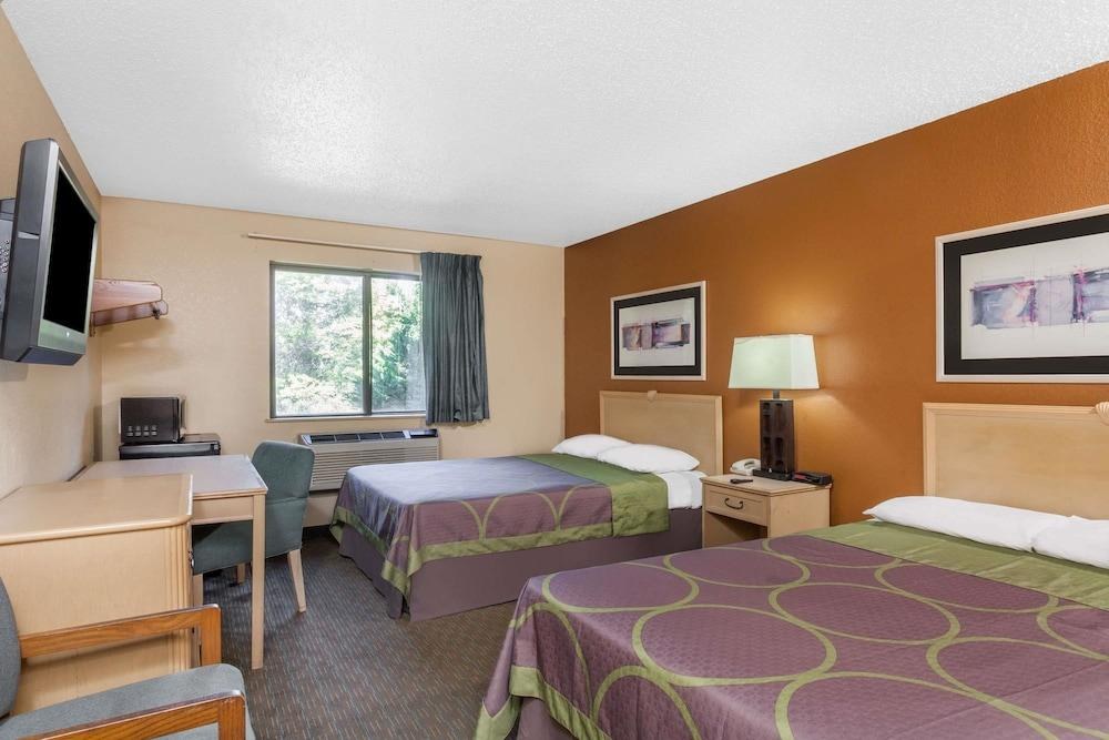 SUPER 8 CHARLOTTE/AMUSEMENT PARK AREA photo 3
