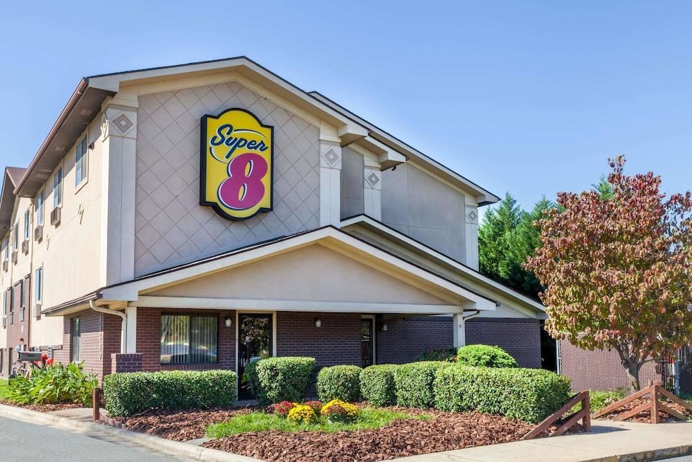 SUPER 8 CHARLOTTE/AMUSEMENT PARK AREA photo 4