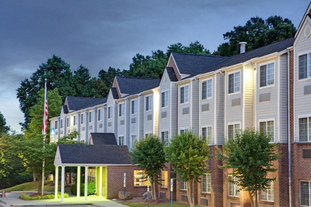 Microtel Inn & Suites by Wyndham Charlotte/University Place photo 2