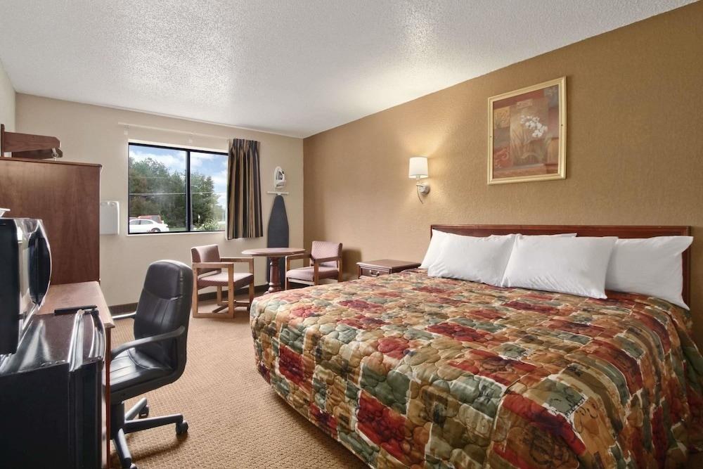 SUPER 8 RICHMOND AIRPORT VA photo 2