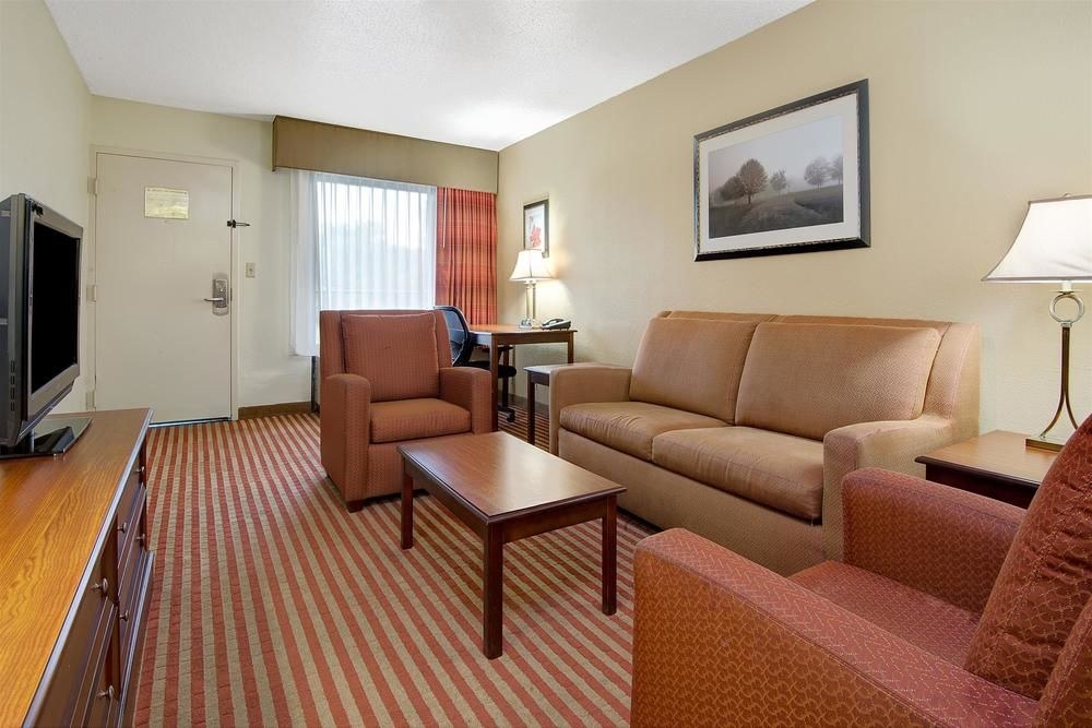BAYMONT INN & SUITES NASHVILLE AIRPORT/ BRILEY photo 1