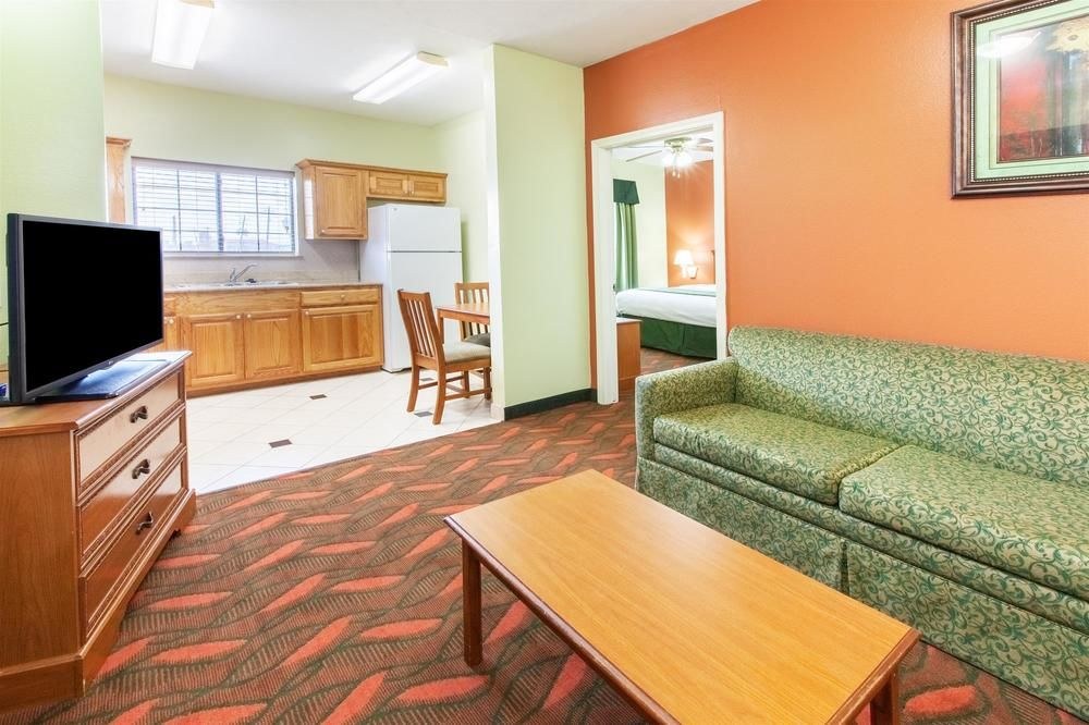 DAYS INN & SUITES HOUSTON HOBBY AIRPORT photo 1