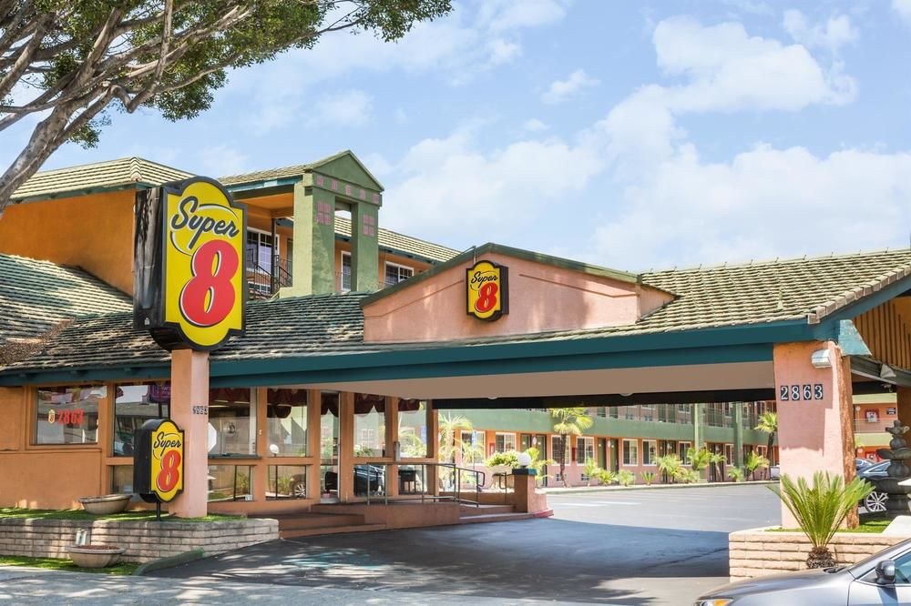 SUPER 8 PASADENA/LA AREA