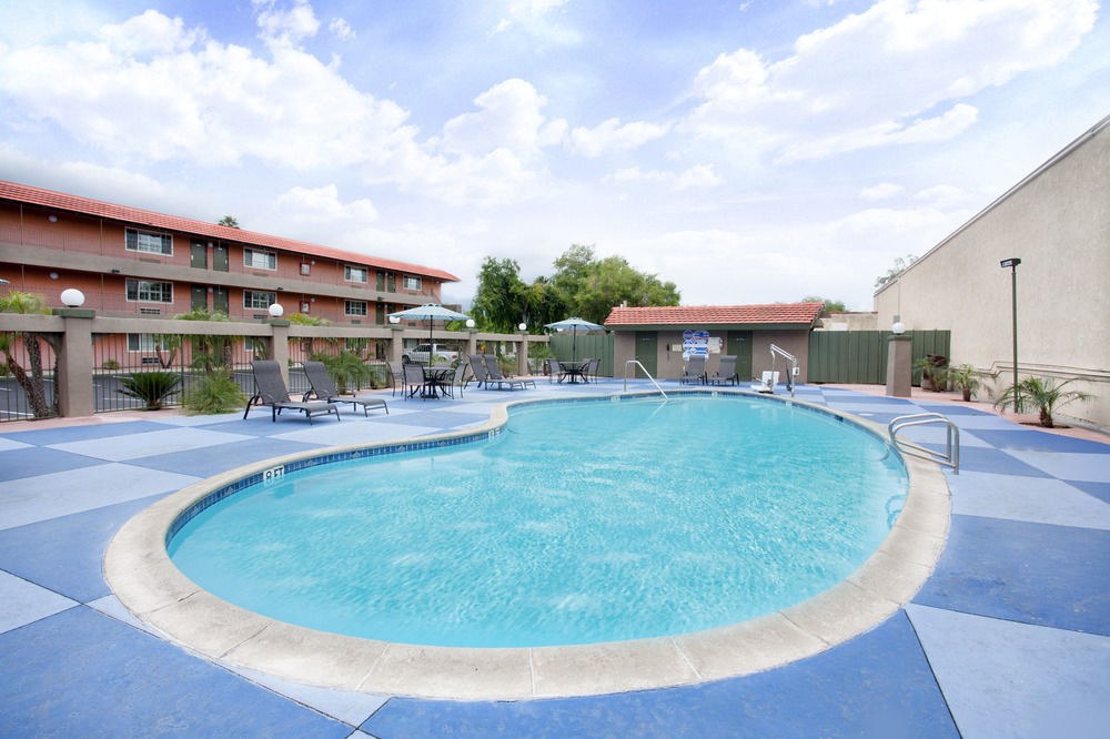 SUPER 8 PASADENA/LA AREA photo 1