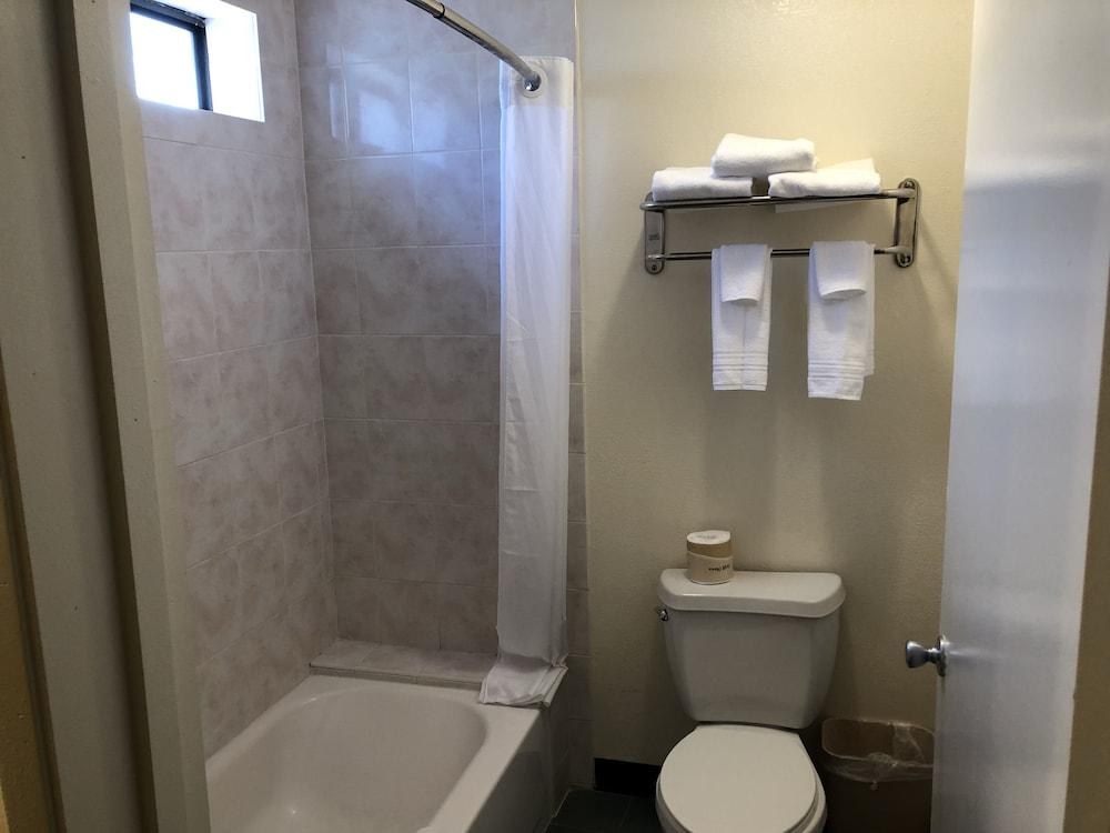 TRAVELODGE PASADENA CENTRAL photo 3