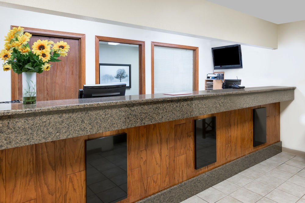 DAYS INN & SUITES DES MOINES AIRPORT