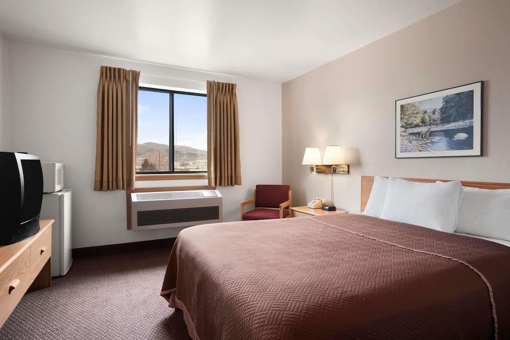 Travelodge by Wyndham Elko NV photo 2
