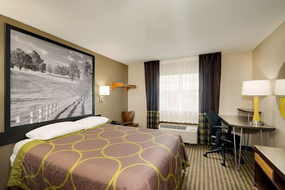 SUPER 8 LEXINGTON WINCHESTER RD photo 2